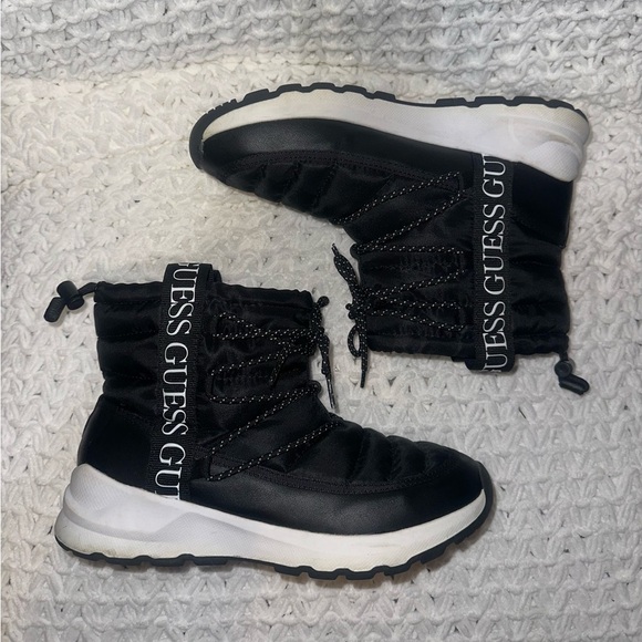 GUESS Women’s puffy Ankle Boots Size 7 - Picture 1 of 8